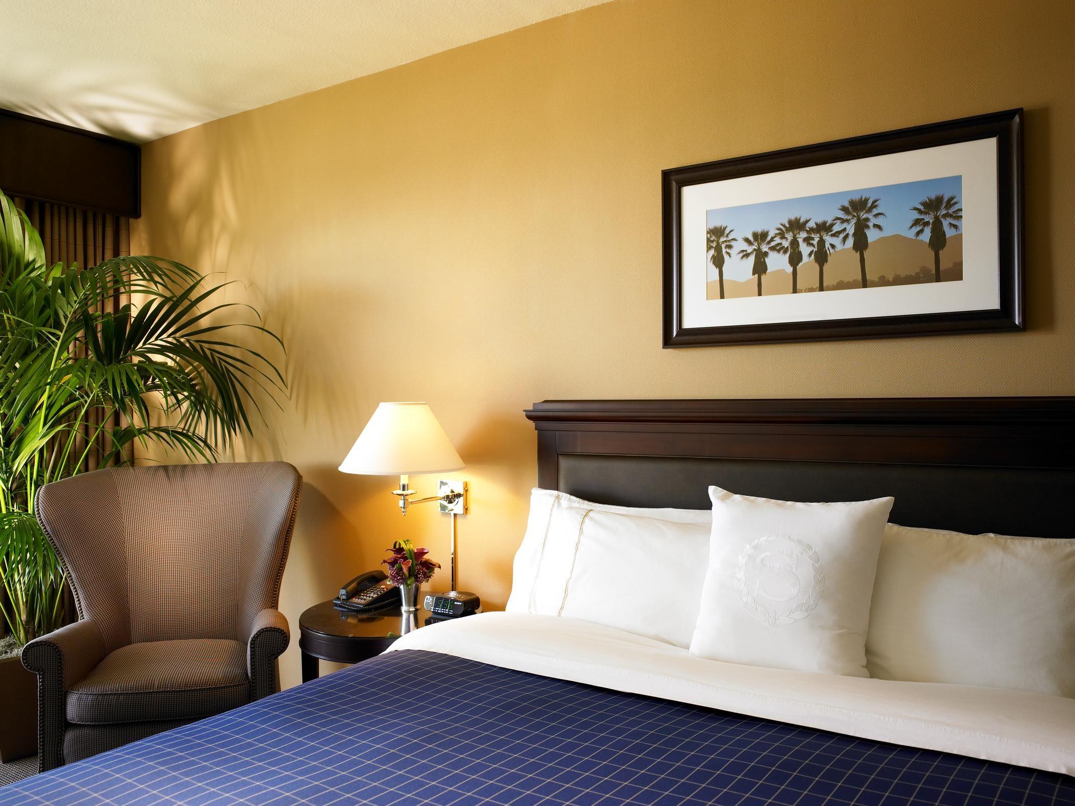 Sheraton Park Hotel At The Anaheim Resort Room photo