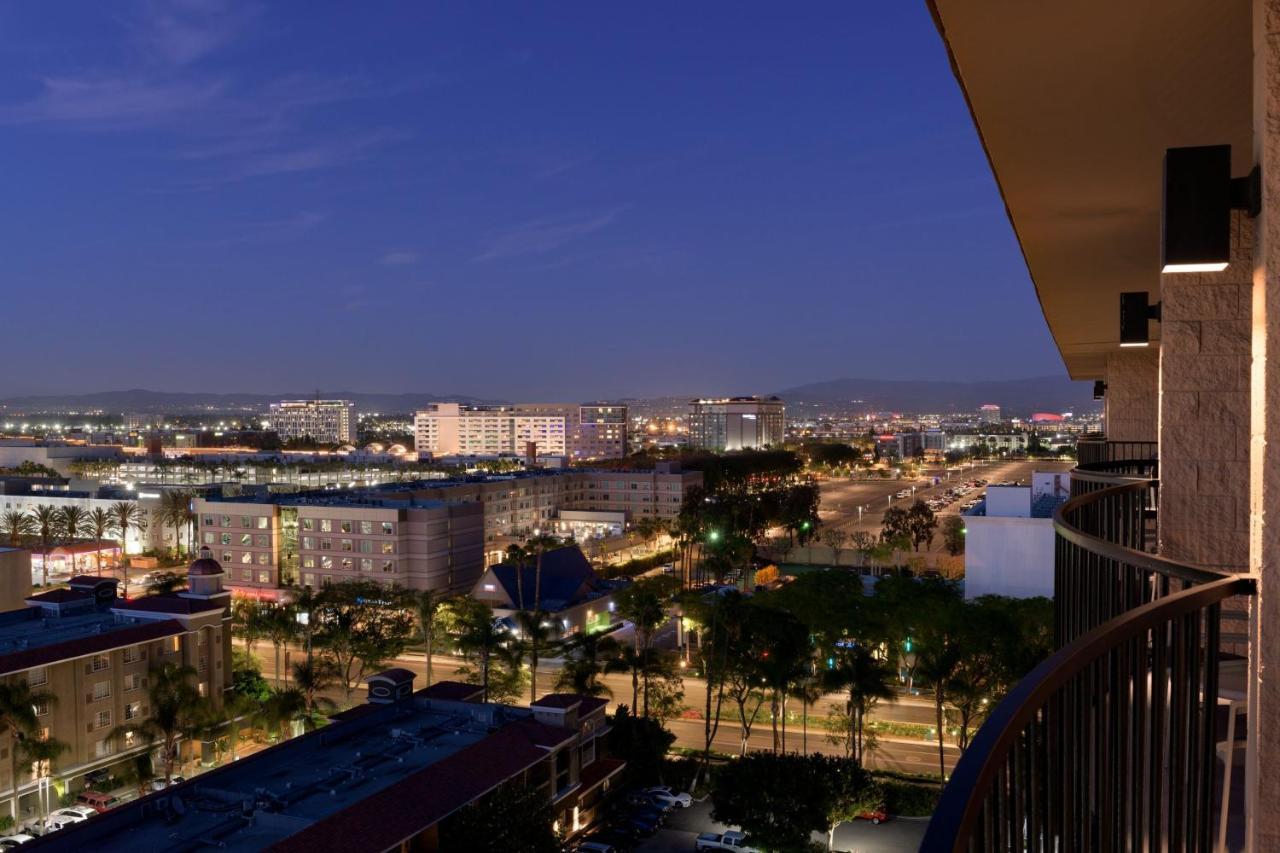 Sheraton Park Hotel At The Anaheim Resort Exterior photo